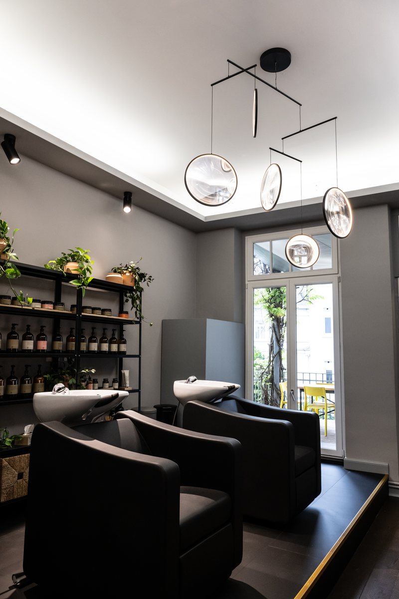 Neuer Salonteil – Waschplätze mit Blick in den Hof