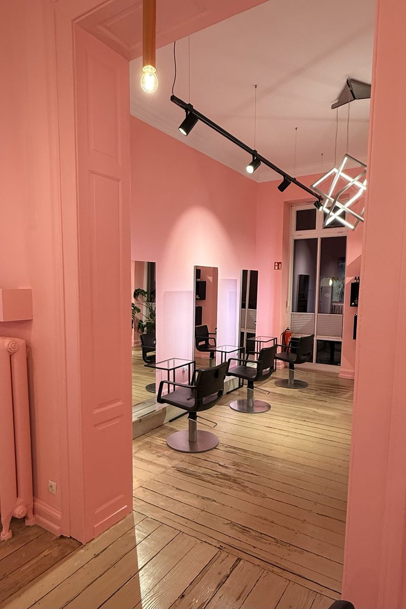 Blick durch die Portaltür in den Hauptsalon